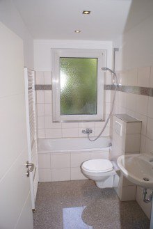 Badezimmer Supersch�ne 2 Raum Wohnung direkt am Werner Park